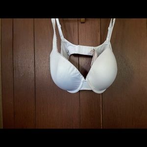 VICTORIA’S SECRET BRA SZ 36 D - WHITE
